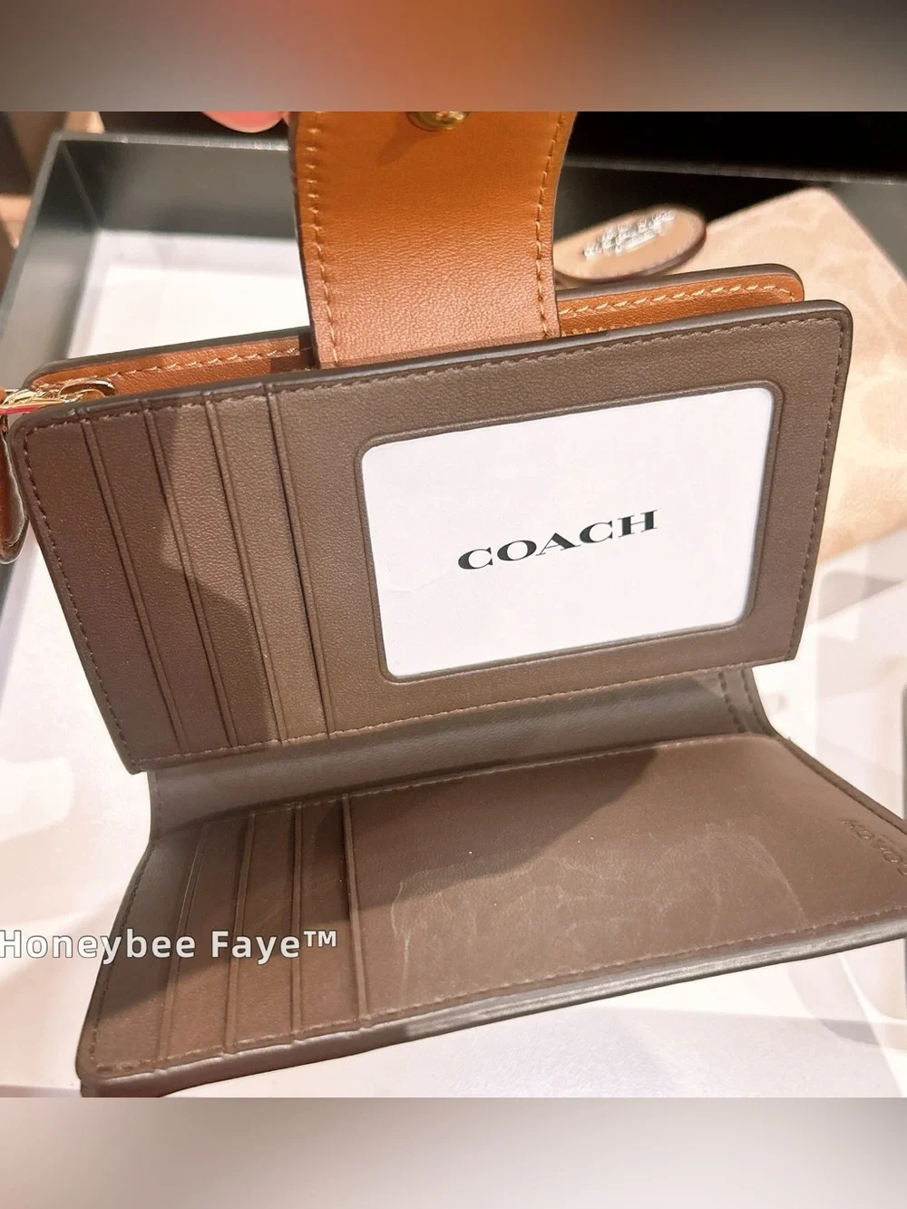 Coach medium corner zip Leather Wallet with Gold Logo cec27